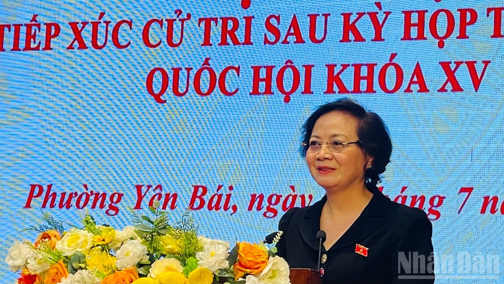 Bộ trưởng Nội vụ Phạm Thị Thanh Trà làm rõ một số vấn đề cử tri quan tâm. ndo_br_img-5855.jpg
