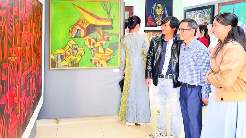 Tranh của họa sĩ Xu Man mang đậm chất sử thi nơi núi rừng Tây Nguyên.