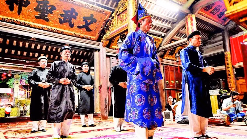 1. Hằng năm, vào hai ngày 11, 12 tháng Giêng, tại đình Văn Nội diễn ra các nghi thức truyền thống như: Lễ phụng nghênh nhà thánh, lễ rước kiệu, lễ giã đám và hóa mã.