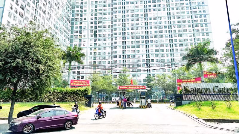 Sau nhiều năm, nhiều cư dân tại dự án nhà ở thương mại Saigon Gateway đã được cấp sổ hồng.