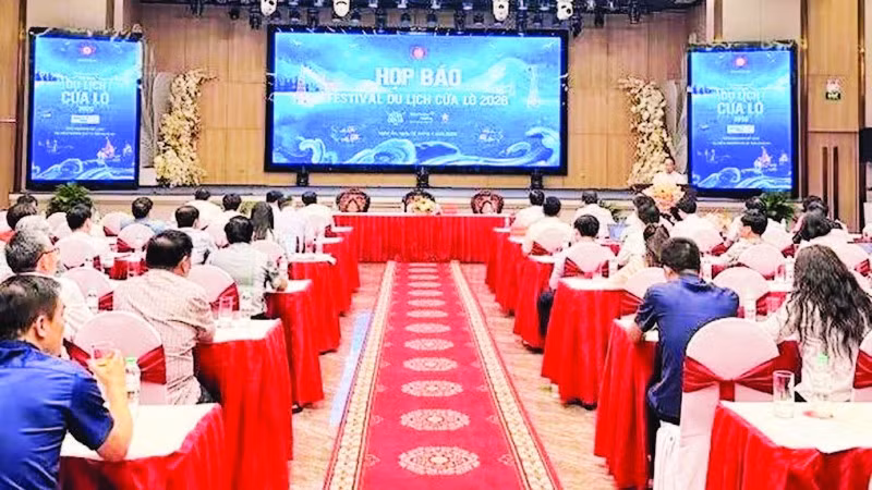 Quang cảnh buổi họp báo (Ảnh ĐP).