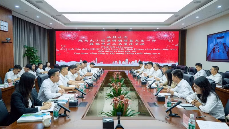 Hai bên thảo luận hợp tác chiến lược.