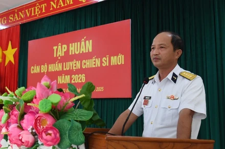 Đại tá Lương Quốc Anh, Phó Tư lệnh Vùng 5 Hải quân phát biểu khai mạc tập huấn. (Ảnh do Vùng 5 Hải quân cung cấp)