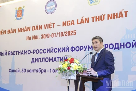 Chủ tịch Liên hiệp các tổ chức hữu nghị Việt Nam Phan Anh Sơn phát biểu tại phiên bế mạc Diễn đàn Nhân dân Việt-Nga lần thứ nhất. (Ảnh: Đinh Hòa)