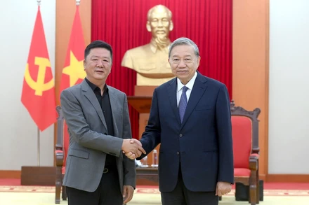 Tổng Bí thư Tô Lâm tiếp ông Vương Lai Thắng, Phó Chủ tịch Tập đoàn Luxshare-ICT. (Ảnh: Đăng Khoa)