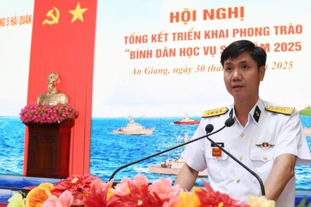 Đại tá Mai Đăng Danh phát biểu tại hội nghị. (Ảnh do Vùng 5 Hải quân cung cấp)