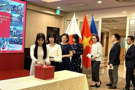 Các đại biểu tham gia lễ phát động quyên góp. (Ảnh: VOV)