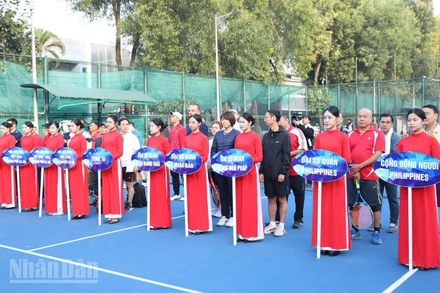 Giải Quần vợt hữu nghị thu hút sự tham gia của các vận động viên đến Đại sứ quán các nước tại Hà Nội.