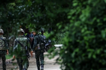 Binh sĩ Thái Lan được triển khai tại tỉnh Surin ngày 25/7/2025, trong bối cảnh xung đột tái diễn tại khu vực biên giới Thái Lan-Campuchia. (Ảnh: AA/TTXVN)