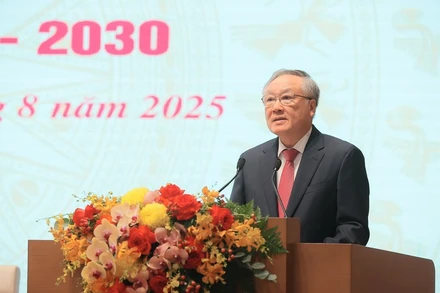 Phó Thủ tướng Thường trực Chính phủ Nguyễn Hòa Bình phát biểu chỉ đạo Đại hội đại biểu Đảng bộ Văn phòng Chính phủ. (Ảnh: VGP/Nguyễn Hoàng)