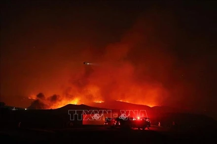 Cháy rừng tại bang California, Mỹ. (Ảnh: THX/TTXVN)