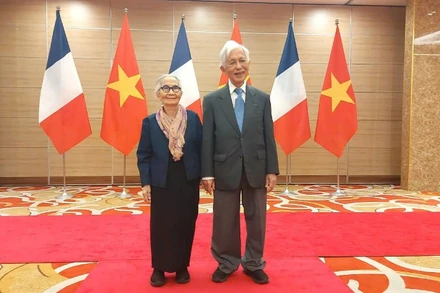 Giáo sư Trần Thanh Vân và Giáo sư Lê Kim Ngọc. (Ảnh: TRẦN THANH SƠN)