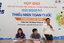 Phó Giám đốc Sở Văn hóa và Thể thao Thành phố Hồ Chí Minh Cao Văn Chóng trả lời các câu hỏi của báo chí tại buổi họp báo.