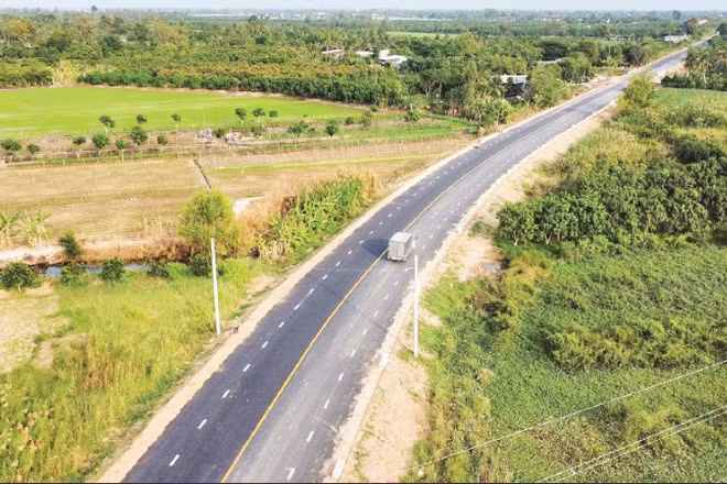 Quốc lộ 30 đoạn Cao Lãnh-Hồng Ngự giai đoạn 3 đã được nâng cấp, đưa vào hoạt động.