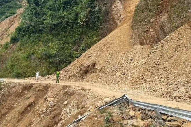 Điểm sạt lở tại Km3+530 thuộc công trình đường 433 đi thôn Mường Tuổng, xã Đức Nhàn, tỉnh Phú Thọ.