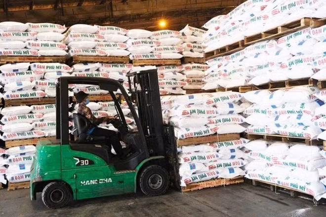 Kho sản phẩm phân đạm ure Phú Mỹ của Tổng công ty Phân bón và Hoá chất Dầu khí (PVFCCo). (Ảnh: TTXVN)