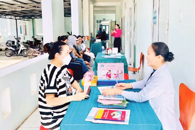 Chiến dịch truyền thông lồng ghép cung cấp dịch vụ dân số tại trung tâm dân số Quảng Trị (cũ).