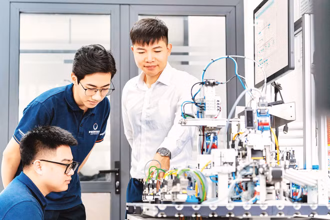 Hoạt động nghiên cứu, thực hành tại Trường đại học Phenikaa. (Ảnh: VŨ THƠM)