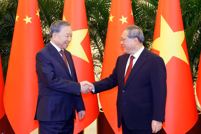 Tổng Bí thư, Chủ tịch nước Tô Lâm hội kiến Thủ tướng Trung Quốc Lý Cường. (Ảnh: THỐNG NHẤT/TTXVN)