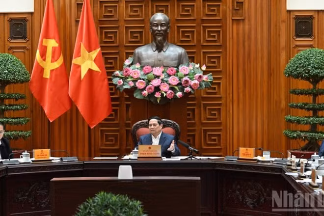Thủ tướng Phạm Minh Chính chủ trì cuộc họp của Thường trực Chính phủ về công tác chuẩn bị cho lễ khánh thành, khởi công các dự án, công trình trọng điểm ngày 19/12. (Ảnh: TRẦN HẢI)
