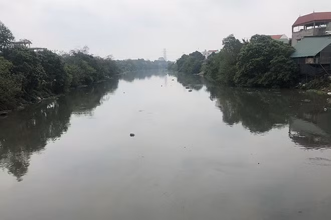 Chất lượng nước trên hệ thống thủy lợi Bắc Hưng Hải chảy qua địa bàn xã Nghĩa Trụ, huyện Văn Giang (Hưng Yên) đã được cải thiện. (Ảnh: HOÀNG HÙNG)