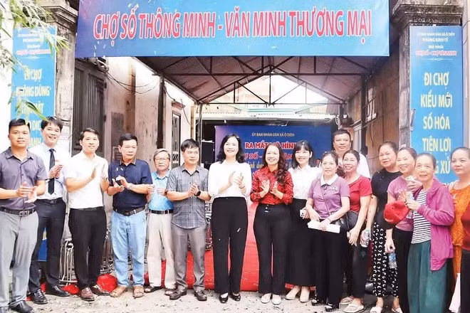 Xã Ô Diên ra mắt mô hình Chợ số thông minh-Văn minh thương mại tại chợ Gối. (Ảnh: MINH MINH)