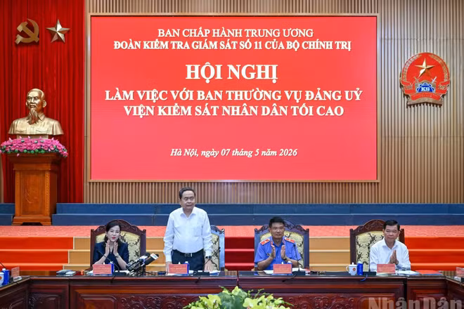 Chủ tịch Quốc hội Trần Thanh Mẫn, Trưởng Đoàn kiểm tra, giám sát số 11 của Bộ Chính trị chủ trì hội nghị. (Ảnh: DUY LINH)