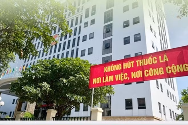 Vì một môi trường làm việc không khói thuốc lá. (Ảnh: HUY SƠN)