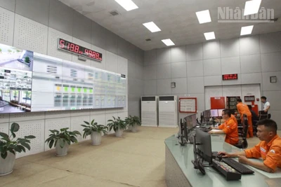 Công ty Thủy điện Sơn La thông báo để bảo đảm an toàn vận hành, từ 16 giờ ngày 6/10, nhà máy mở 1 cửa xả đáy hồ thủy điện Sơn La.