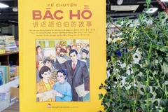 Ấn bản song ngữ Việt-Trung "Kể chuyện Bác Hồ".