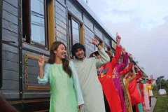 Diễn viên Việt Nam và Ấn Độ trong phim "Vạn dặm yêu em" (tựa tiếng Anh: "Love in Vietnam").