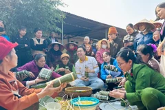 Niềm vui trong "Chợ Tết 0 đồng - chia sẻ yêu thương".