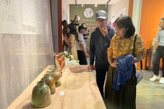 Triển lãm thu hút đông đảo khách tham quan.