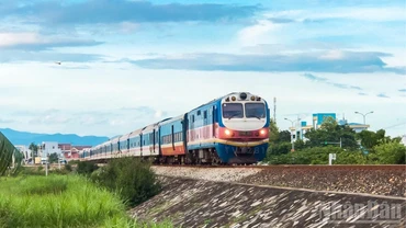 Công ty cổ phần Vận tải đường sắt ra thông báo ngừng chạy tàu NA1, NA2 và tàu SE9 xuất phát ngày 25/8 do ảnh hưởng bão số 5. (Ảnh minh họa)