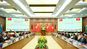 Đồng chí Trần Thanh Mẫn, Ủy viên Bộ Chính trị, Chủ tịch Quốc hội hội đàm với đồng chí Triệu Lạc Tế, Ủy viên Thường vụ Bộ Chính trị, Ủy viên trưởng Nhân đại toàn quốc Trung Quốc. (Ảnh: DUY LINH)