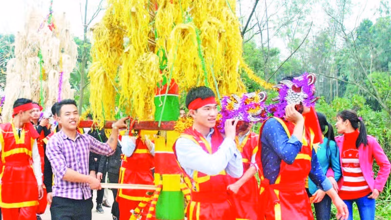 Lễ hội Rước cây bông của làng Thượng Yên, xã Đồng Thịnh, huyện Sông Lô, tỉnh Vĩnh Phúc.