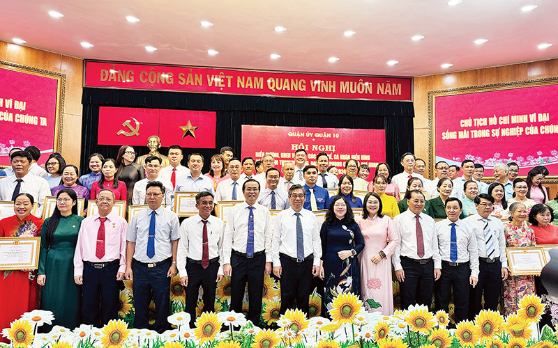 Biểu dương, khen thưởng các gương điển hình học tập và làm theo Bác giai đoạn 2021-2024 trên địa bàn Quận 10.
