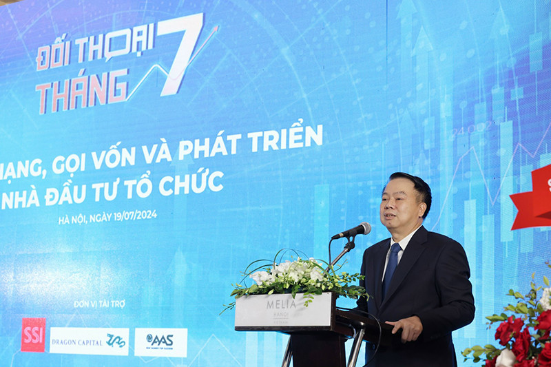 Thứ trưởng Tài chính Nguyễn Đức Chi phát biểu tại Chương trình.