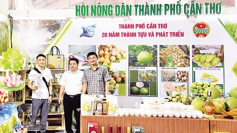 Gian hàng khởi nghiệp của thanh niên tại một sự kiện ở thành phố Cần Thơ.