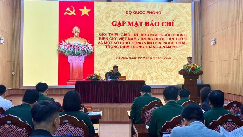 Quang cảnh buổi gặp mặt báo chí. (Ảnh: ĐỖ THOA)