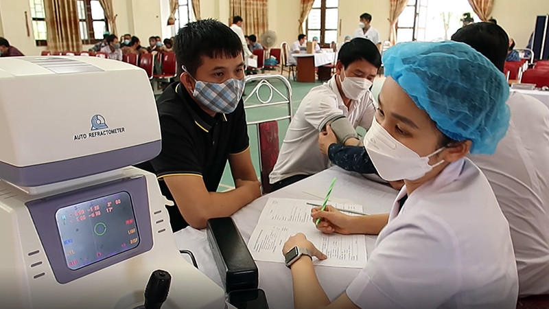 Khám xác định bệnh nghề nghiệp tại Công ty Châu Tiến (huyện Nghi Lộc, tỉnh Nghệ An).