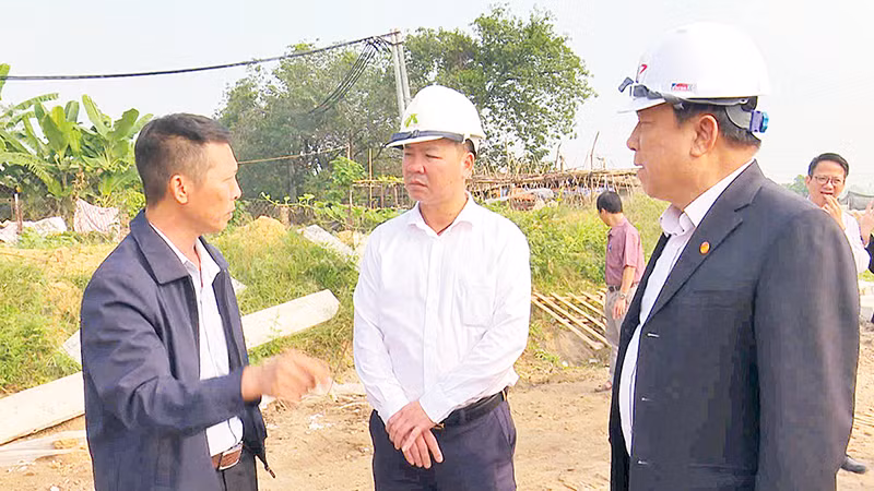 Ủy ban Mặt trận Tổ quốc Việt Nam thành phố Hà Nội kiểm tra công tác giám sát của Ban Thanh tra nhân dân, Ban Giám sát đầu tư cộng đồng tại huyện Mê Linh.