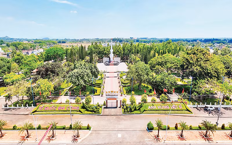 Tượng đài Chiến thắng Bình Giã tại huyện Châu Đức, tỉnh Bà Rịa- Vũng Tàu.