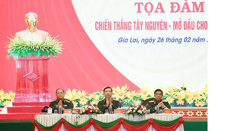 Các đồng chí chủ trì tọa đàm.