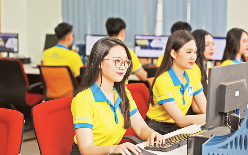 Sinh viên Trường đại học Tài chính-Marketing trong giờ thực hành.