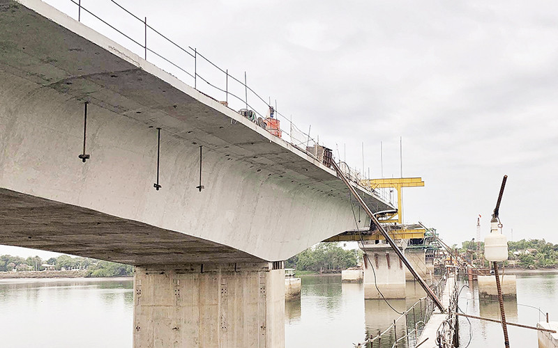 Cầu Bạch Đằng 2 nối xã Bạch Đằng, thành phố Tân Uyên (tỉnh Bình Dương) qua xã Bình Lợi, huyện Vĩnh Cửu, tỉnh Đồng Nai được đẩy nhanh tiến độ thi công.