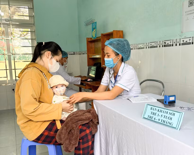 Đà Nẵng tăng cường đẩy nhanh tiến độ tiêm vắc-xin sởi cho các đối tượng trong độ tuổi. Ảnh: Anh Đào