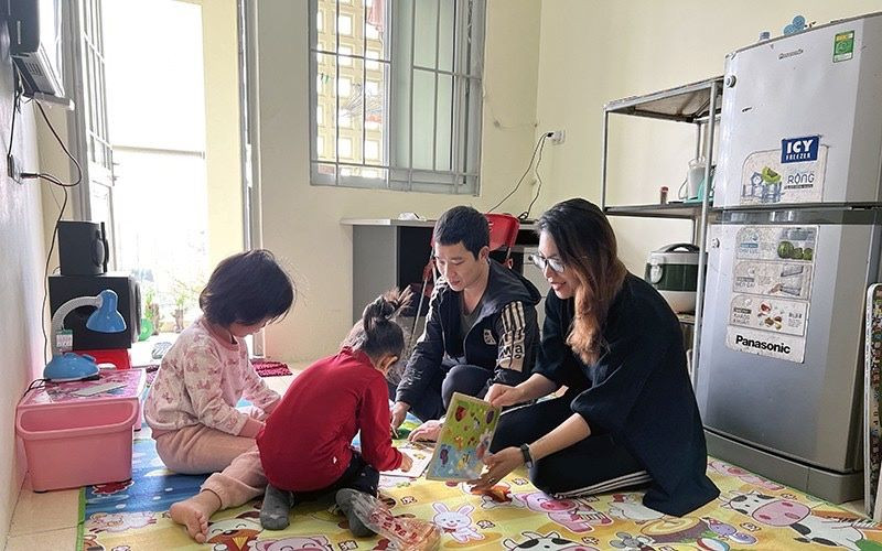 Niềm vui của gia đình công nhân được thuê căn hộ trong Khu thiết chế Công đoàn tỉnh Hà Nam.