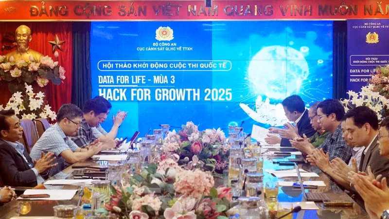 Toàn cảnh hội thảo khởi động Cuộc thi Data for life mùa 3.