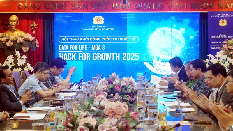 Toàn cảnh hội thảo khởi động Cuộc thi Data for life mùa 3.